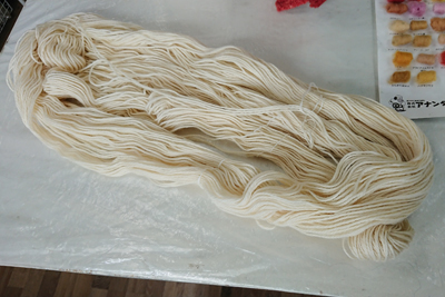 200グラム分のコリデール毛糸