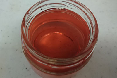 酸化マグネシウム入りアボカドの種3番液の色