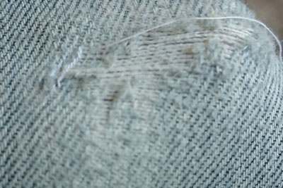 綾織り補修の縫い目