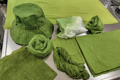 センダン染め体験作品