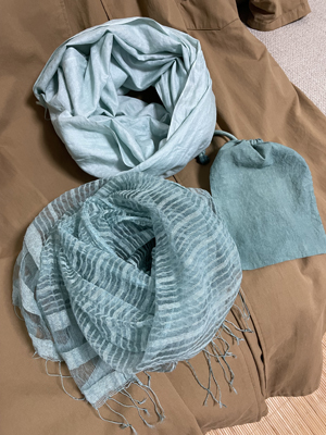 クサギ染めシルクストールと巾着