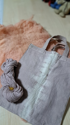 西洋茜染め羊毛と綿糸と木綿バッグ