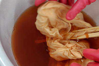 染色作業シルク