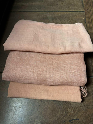 枇杷染めガーゼとリネンストールと晒し