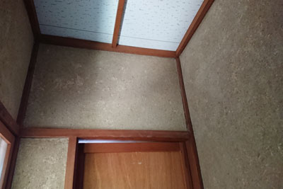 剥がした後の壁