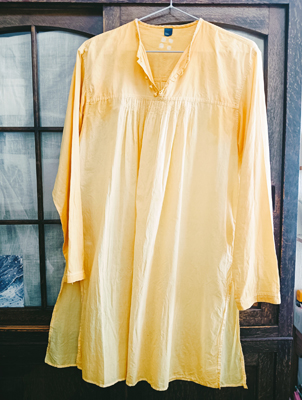 黄金花染めブラウス