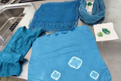 藍の生葉染めシルク作品